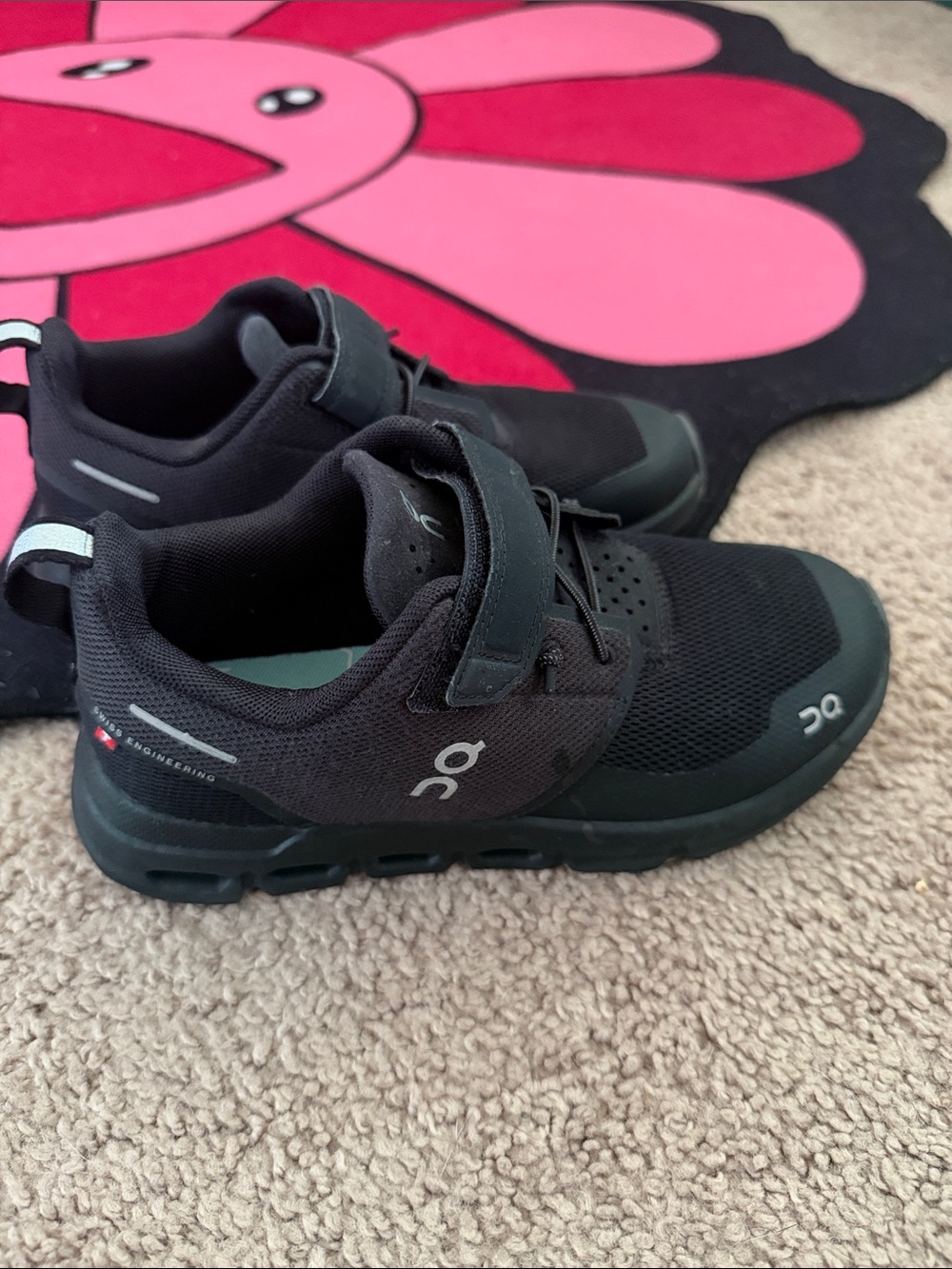 On Running Kids Black Cloudstrap Sneakers